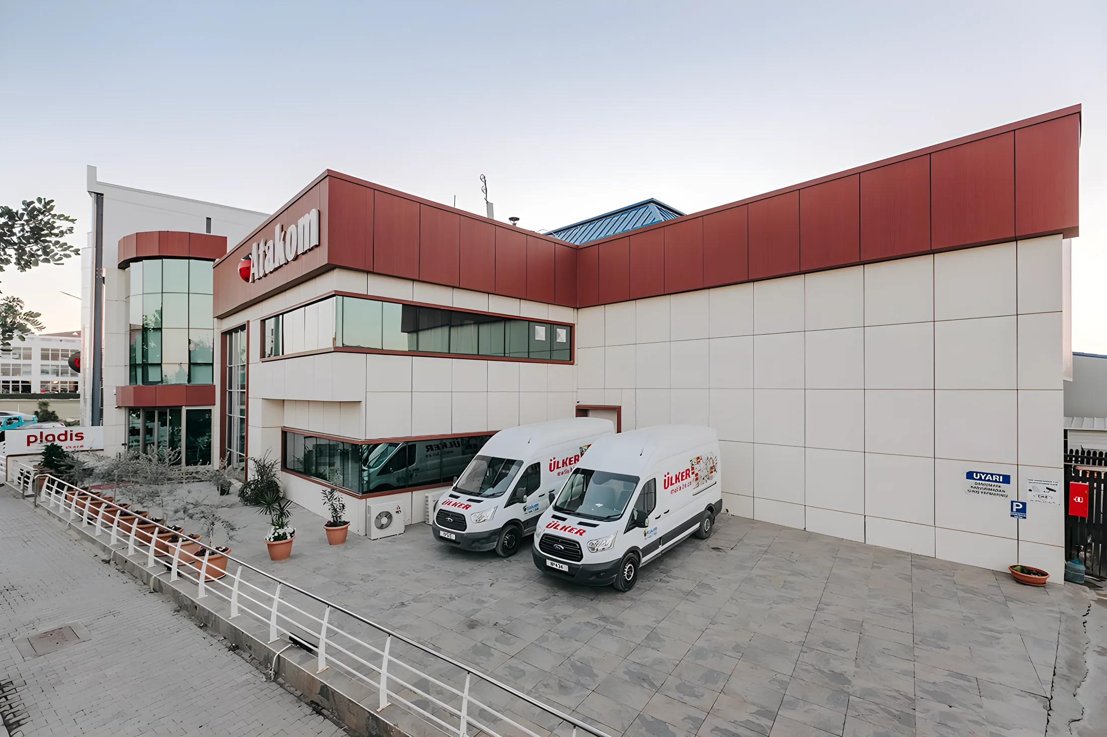 Atakom Ltd merkez binası, Küçük Kaymaklı